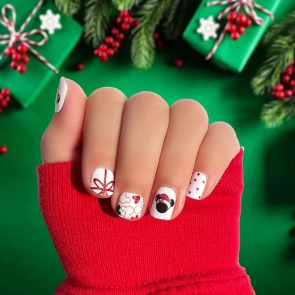 Simple-short-Christmas-nails-Gift-Wrap