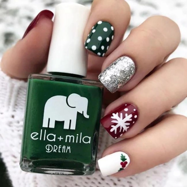 Simple-short-Christmas-nails-Mistletoe-Magic