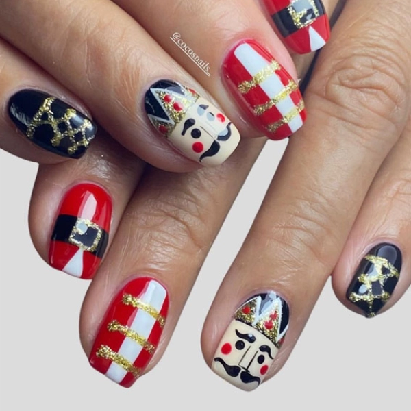 Simple-short-Christmas-nails-Nutcracker