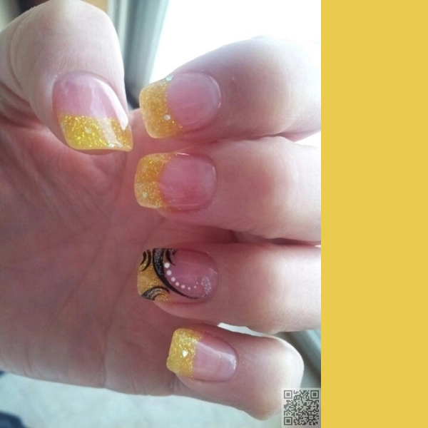 Simple-yellow-summer-nails-Glitter-Tips