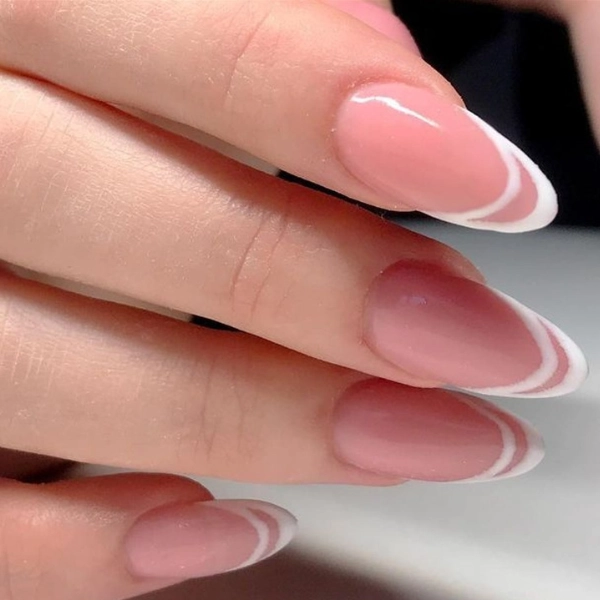 Summer-French-Tip-Nail-Minimalist-Lines