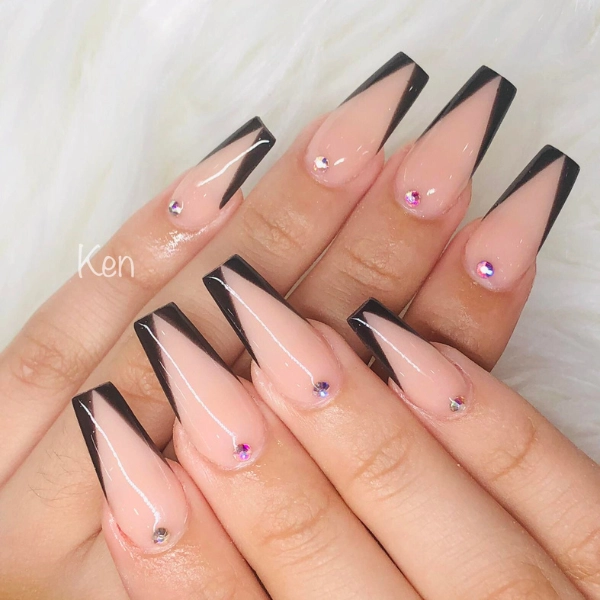 Summer-French-Tip-Nail-V-Shaped