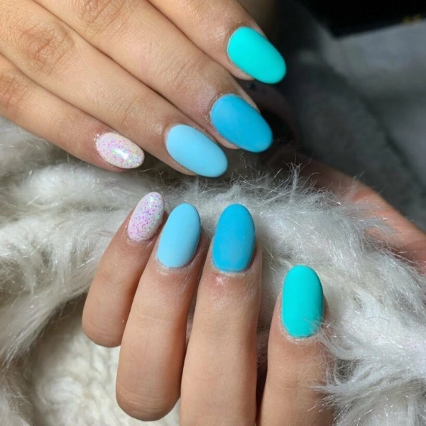 Summer-Nail-Color-Trends-Aqua-Blue