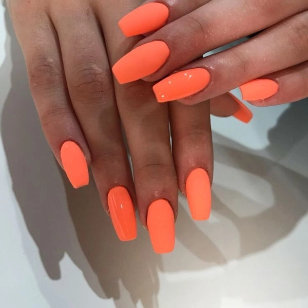 Summer-Nail-Color-Trends-Bright-Orange