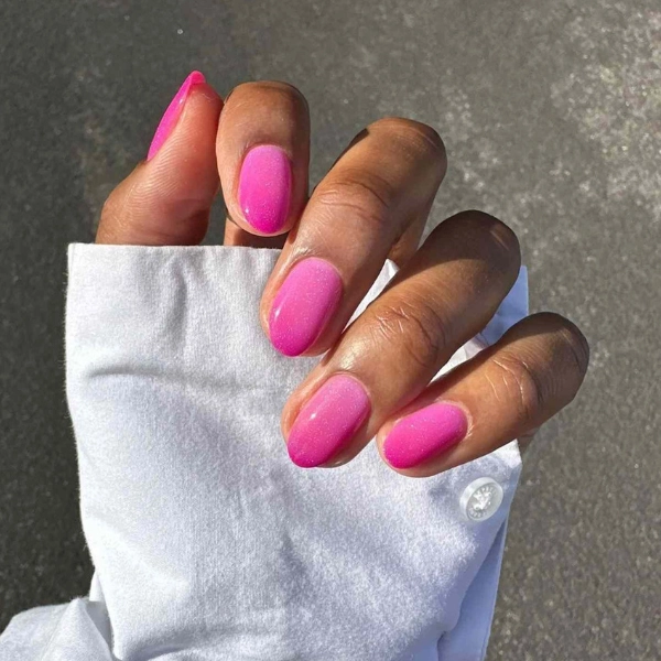 Summer-Nail-Color-Trends-Bubblegum-Pink