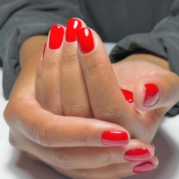 Summer-Nail-Color-Trends-Cherry-Red