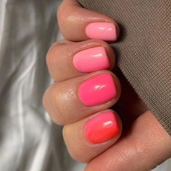 Summer-Nail-Color-Trends-Coral-Pink