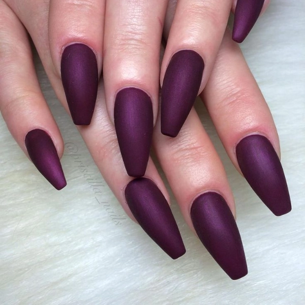 Summer-Nail-Color-Trends-Deep-Plum