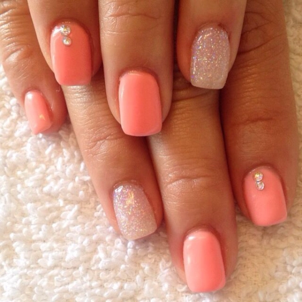 Summer-Nail-Color-Trends-Light-Coral