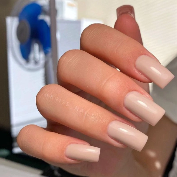 Summer-Nail-Color-Trends-Light-Taupe