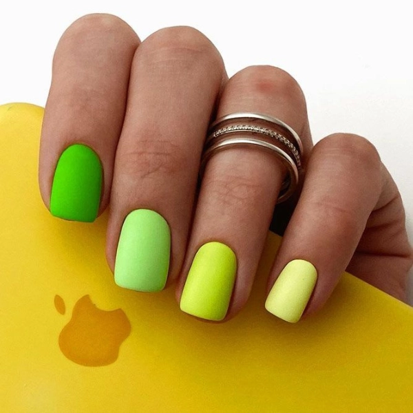 Summer-Nail-Color-Trends-Lime-Green