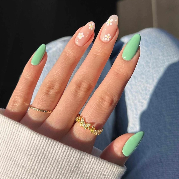 Summer-Nail-Color-Trends-Mint-Green