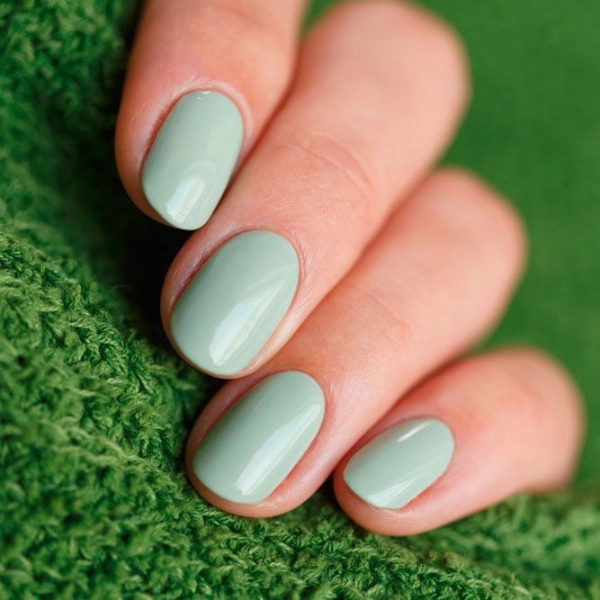 Summer-Nail-Color-Trends-Seafoam-Green