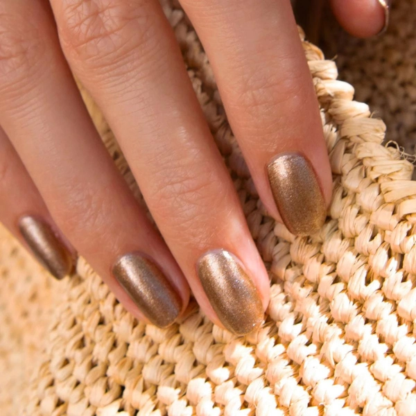 Summer-Nail-Color-Trends-Shimmery-Bronze