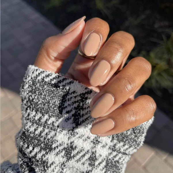 Summer-Nail-Color-Trends-Soft-Beige