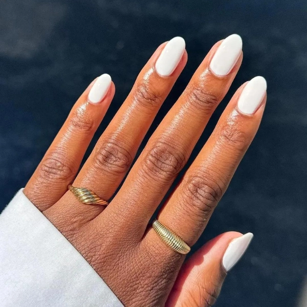 Summer-Nail-Color-Trends-White