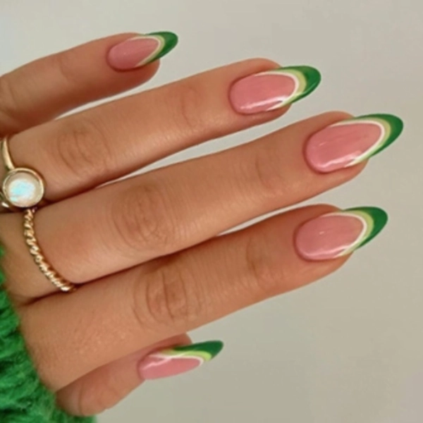 Summer-almond-nails-Minimalist