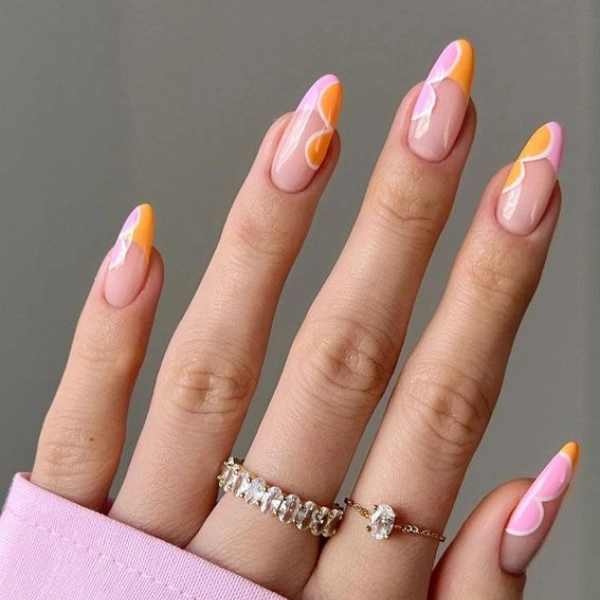 Trendy-Summer-Nail-Abstract