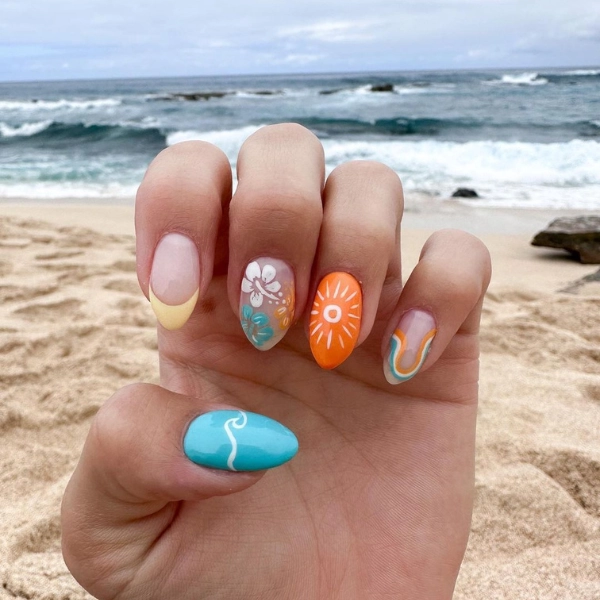 Trendy-Summer-Nail-Beach