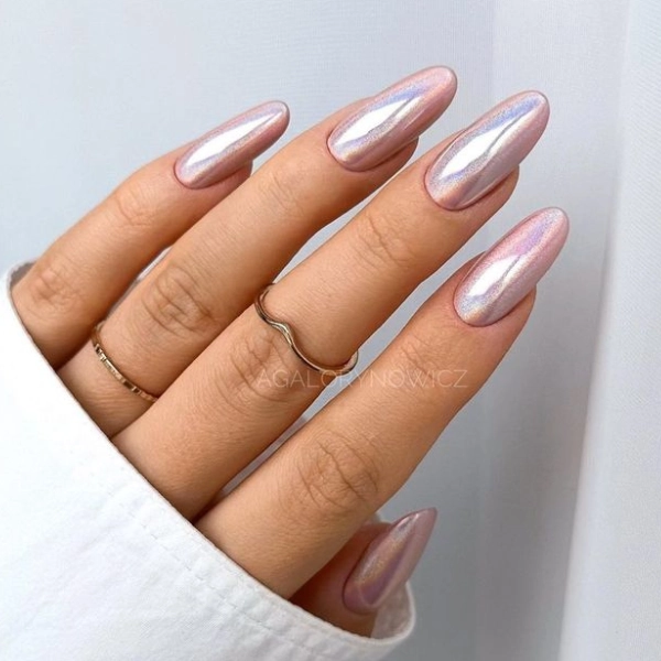 Trendy-Summer-Nail-Holographic