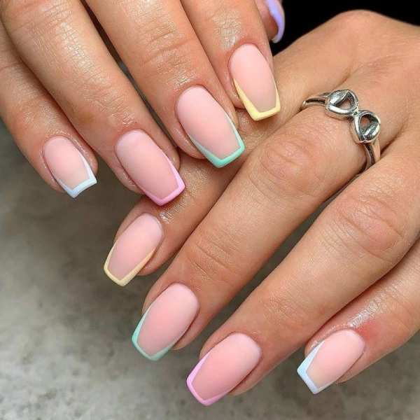 Trendy-Summer-Nail-Pastel-French