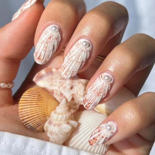 Trendy-Summer-Nail-Seashell