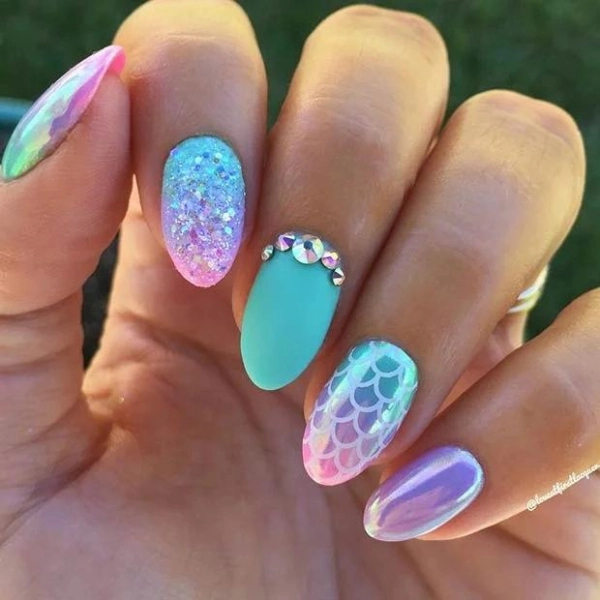 almond-short-summer-nails-Mermaid-Scales