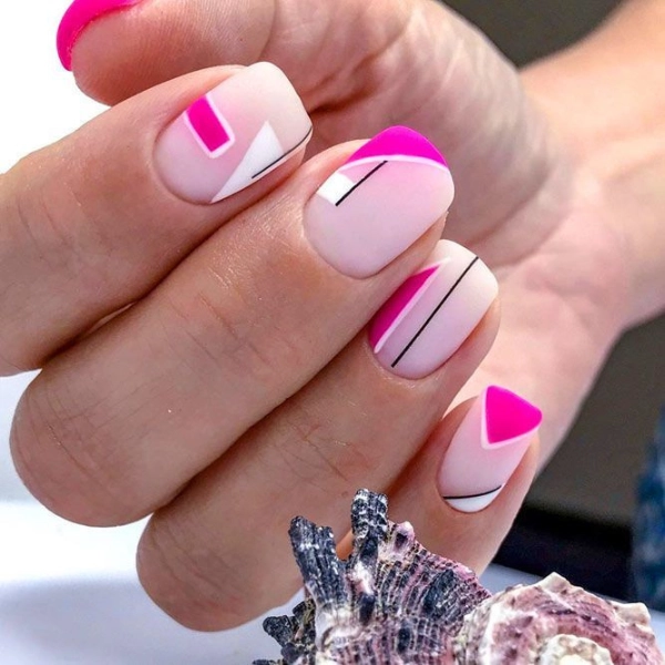 pink-simple-summer-nails-Geometric