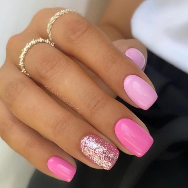 pink-simple-summer-nails-Glitter