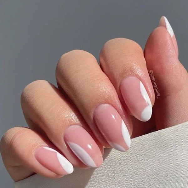 pink-simple-summer-nails-Negative-Space