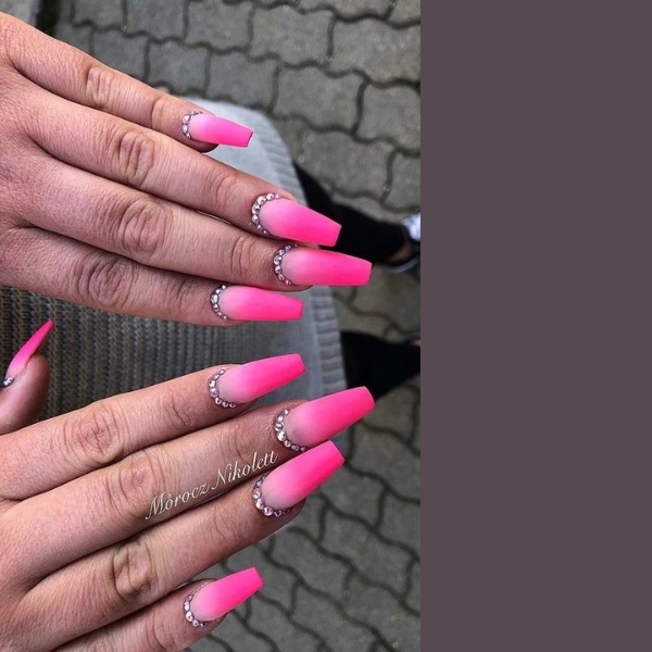 pink-simple-summer-nails-Neon