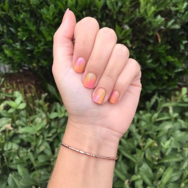 pink-simple-summer-nails-Watercolor