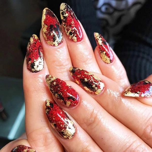 red-christmas-nails-Gold-Foil