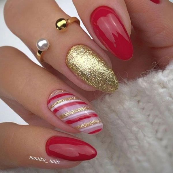 red-christmas-nails-Gold-Stripe