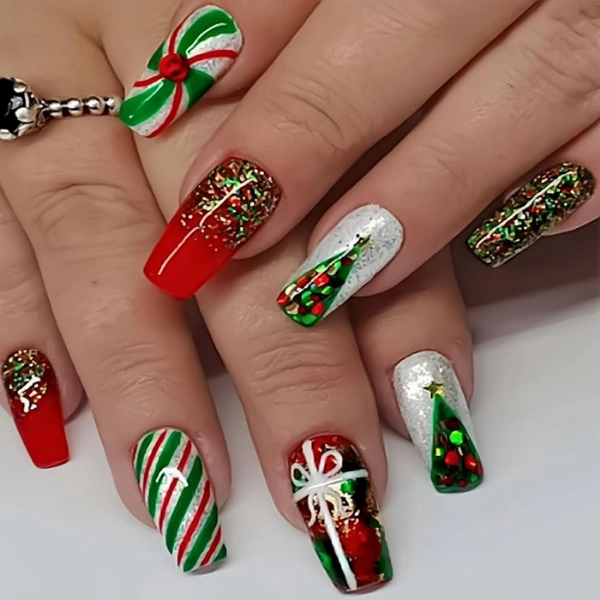 red-christmas-nails-green-christmas-tree