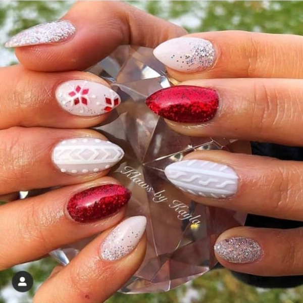 short-almond-christmas-nails-Holiday-Sweater