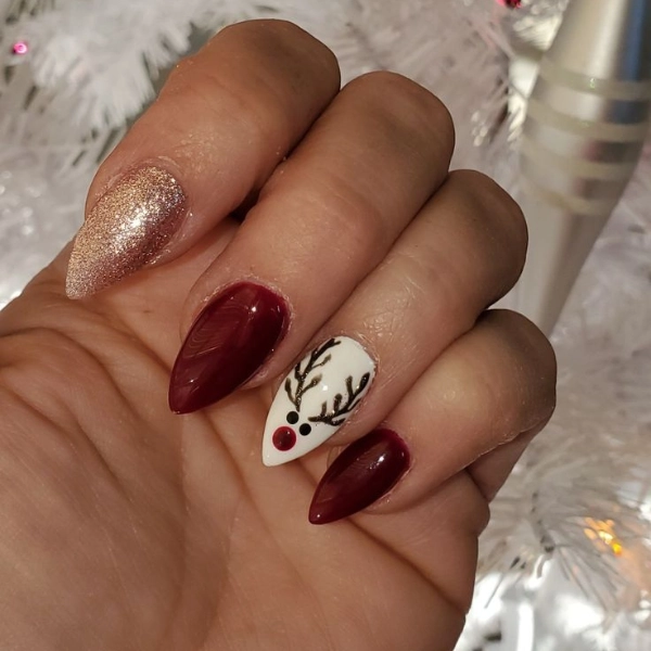 short-almond-christmas-nails-Reindeer-Silhouettes