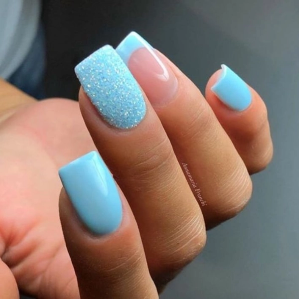 short-blue-summer-nails-Glitter