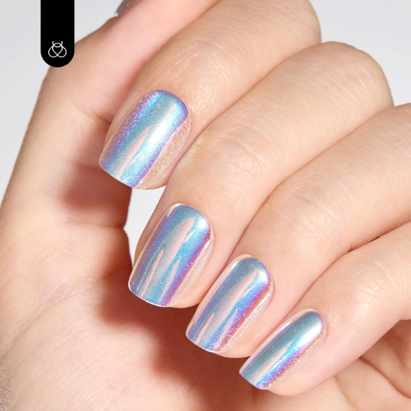 short-blue-summer-nails-Holographic