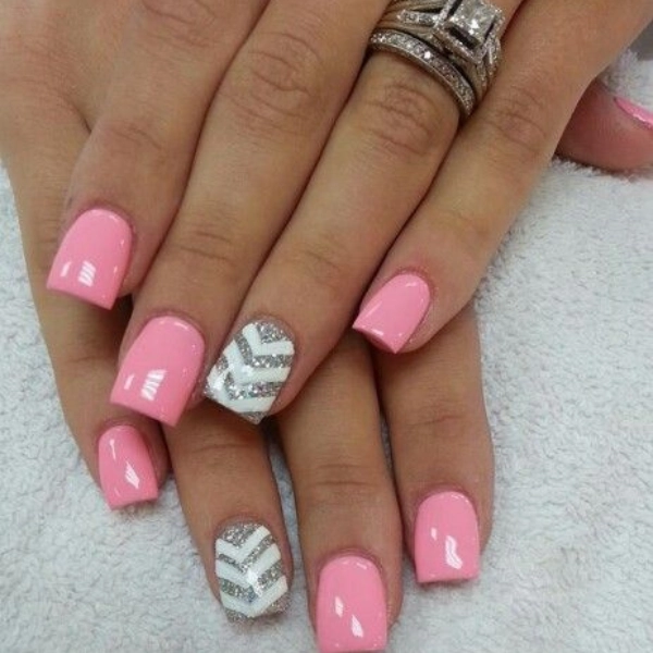 short-pink-nails-Chevron