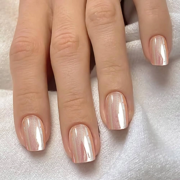 short-pink-nails-Chrome