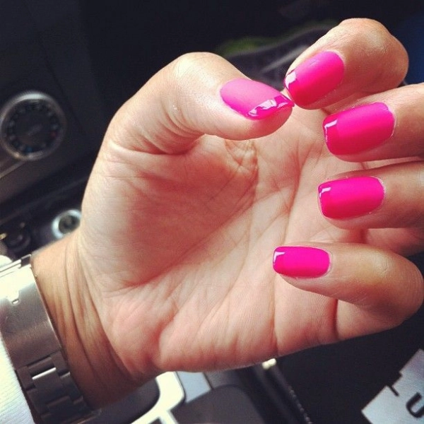 short-pink-nails-Matte-with-Glossy-Tips