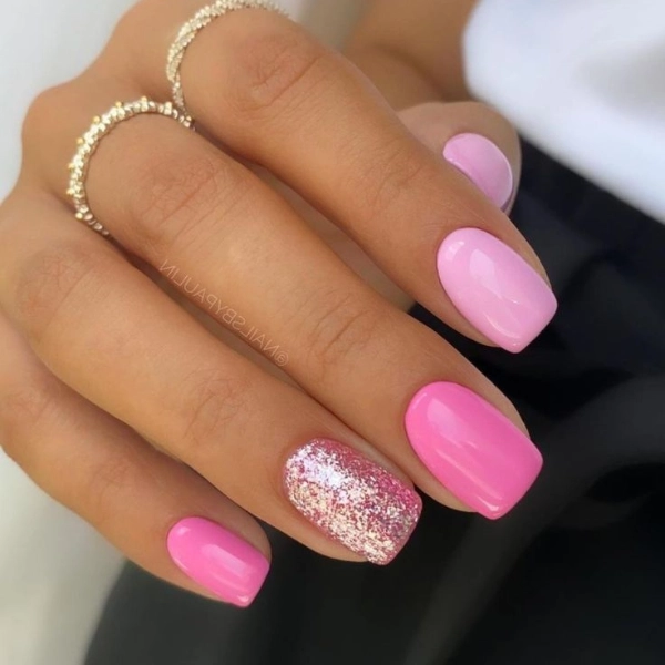 short-pink-nails-Pink-Glitter