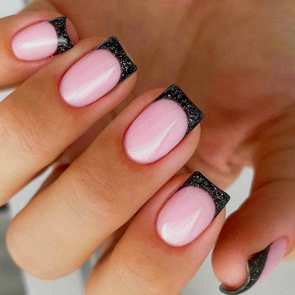 short-pink-nails-Pink-and-Black