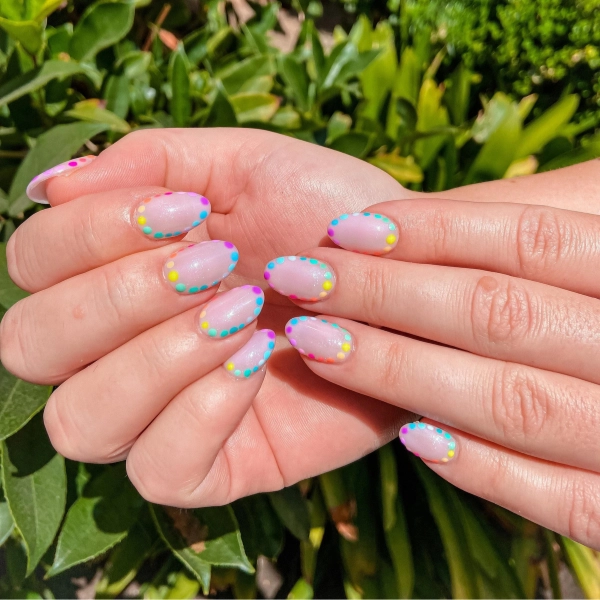 short-round-summer-nails-Confetti