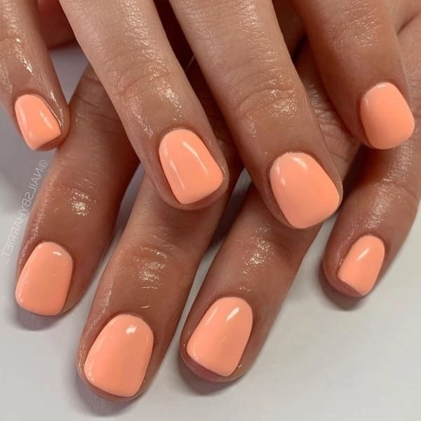 short-round-summer-nails-Coral-Crush