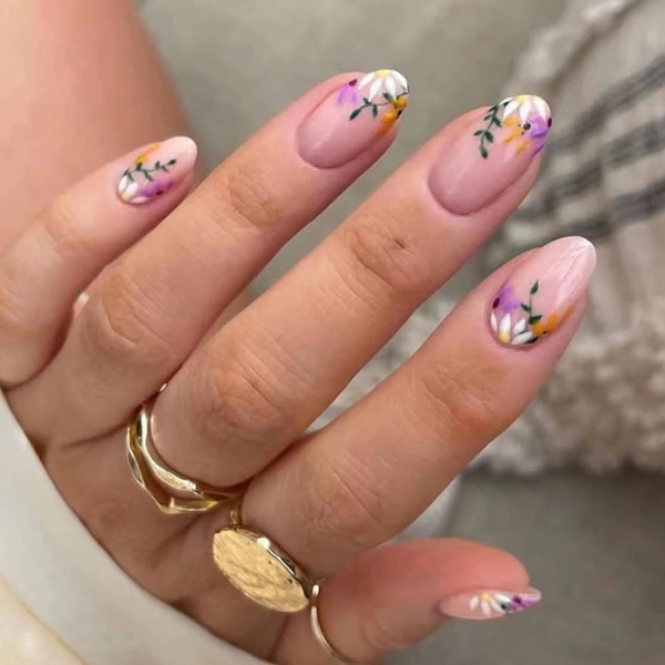 short-round-summer-nails-Floral