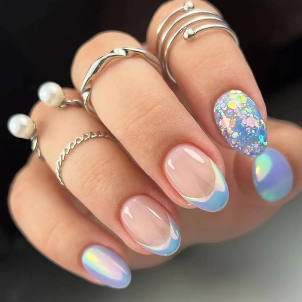 short-round-summer-nails-Glitter-Tips