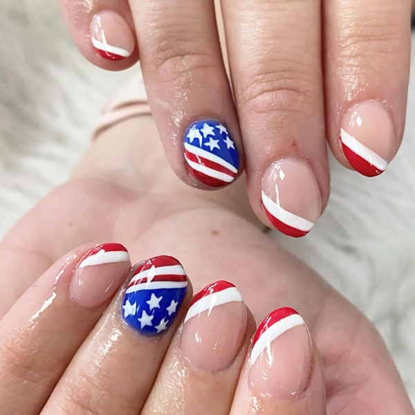 short-round-summer-nails-Nautical-Stripes