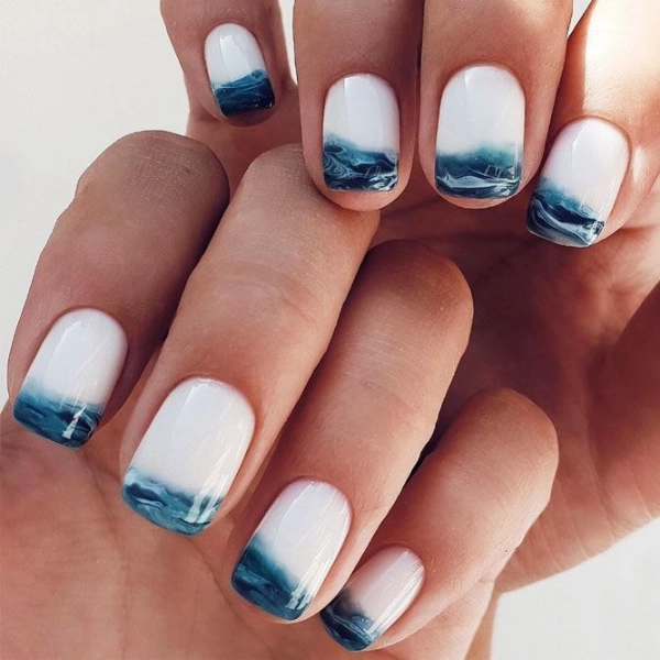 short-round-summer-nails-Ocean-Waves